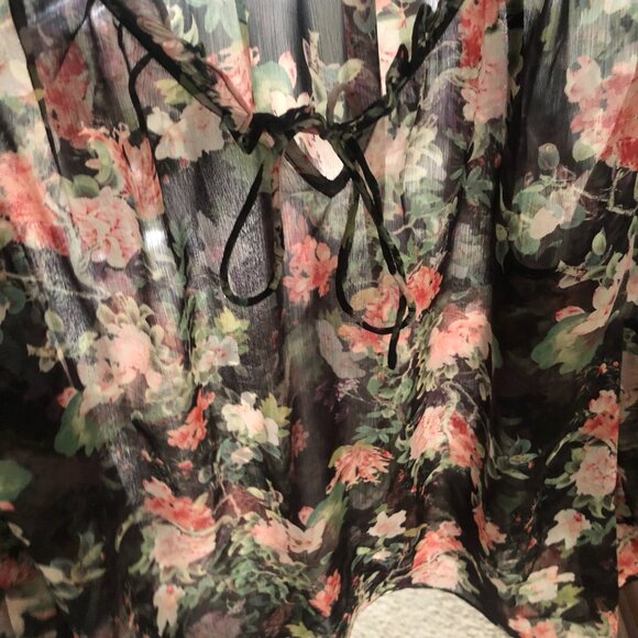 Alice and Olivia Kallie Printed Georgette Blouse with Ruffled Sleeves - Picture 4 of 8